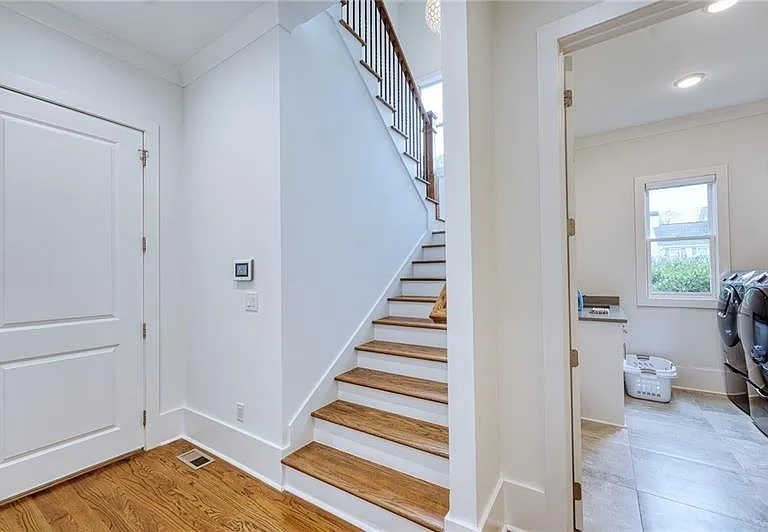 2975 Osborne Rd NE — Photo 26