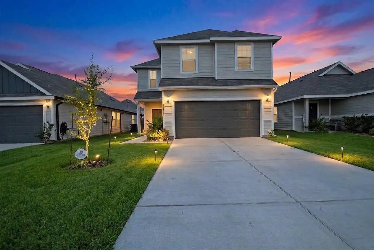 4 bed, 2.5 bath, 1956 sqft, $2,000 — Photo 2