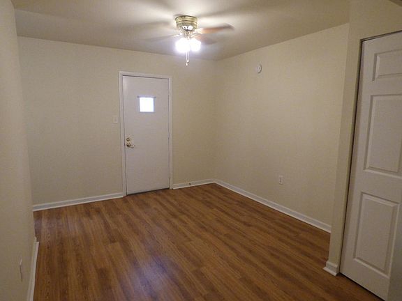 3rd image of 40 Knock N Knoll Cir