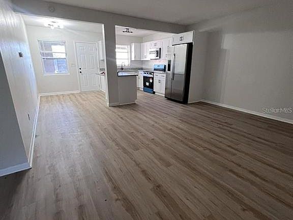 3rd image of 1355 Lakeview Rd