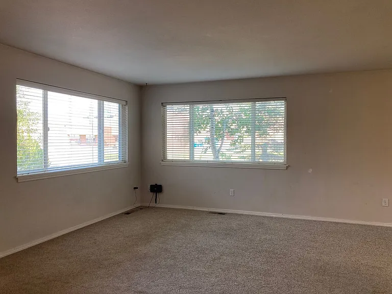 2512 Daisy Dr — Photo 2