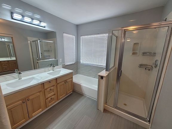 4th image of 577 Rockingham Way