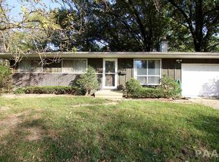 3600 W Warwick Dr, Peoria, IL 61615