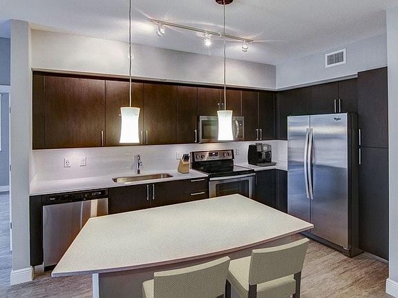 4th image of 301 Alcazar Ave