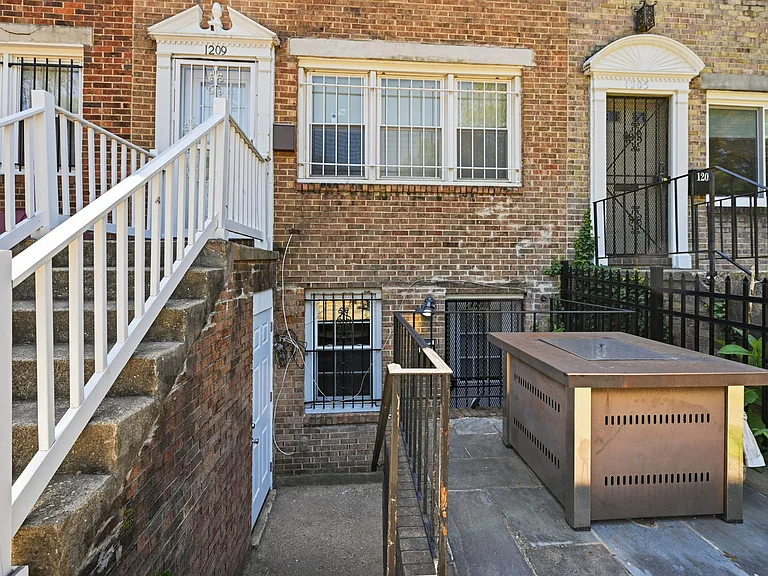 1211 Potomac Ave SE #B — Photo 17