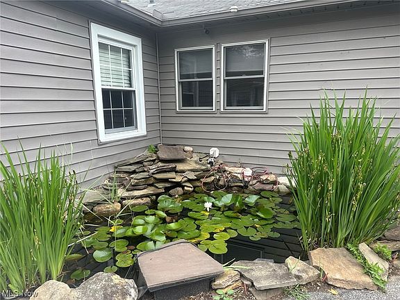 4th image of 62 Hawthorne Dr