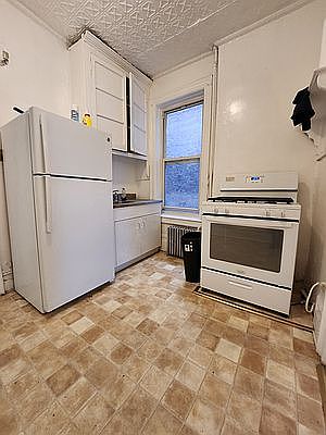 3rd image of 367 20th St APT 4