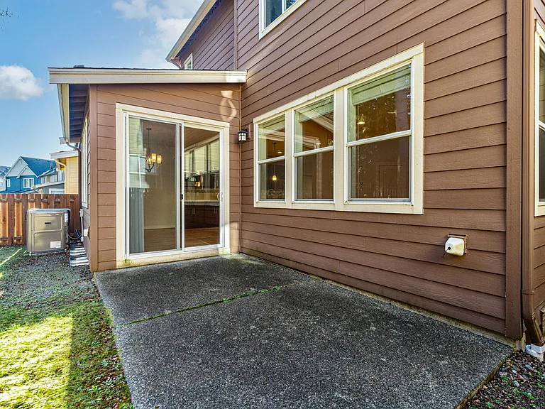 1693 NE Falls Dr — Photo 31