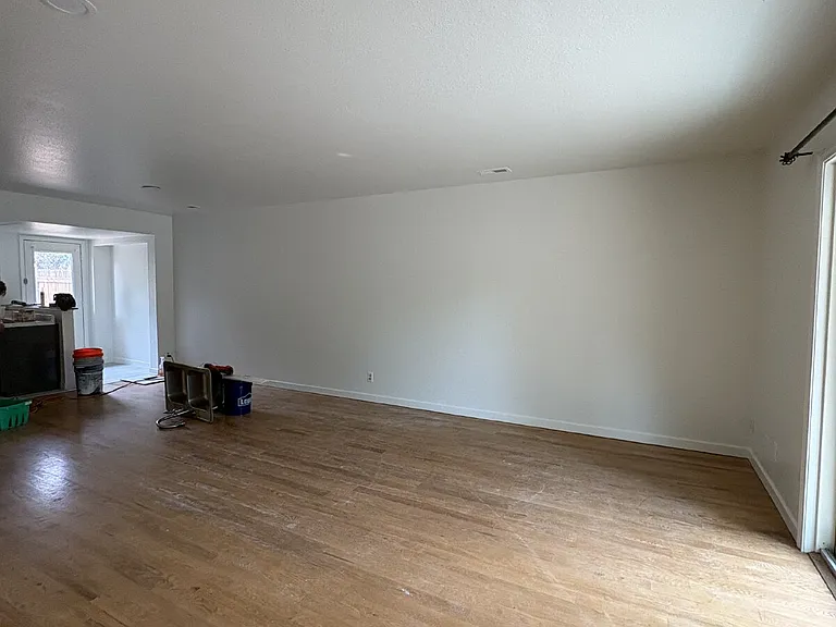 694 Echo Ln — Photo 2