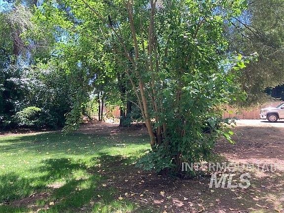 4th image of Behind 755 Pioneer Rd