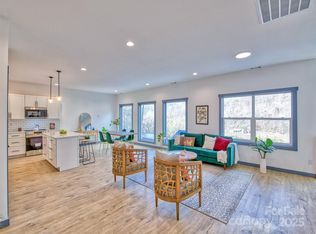 957 Bee Tree Rd, Swannanoa, NC 28778