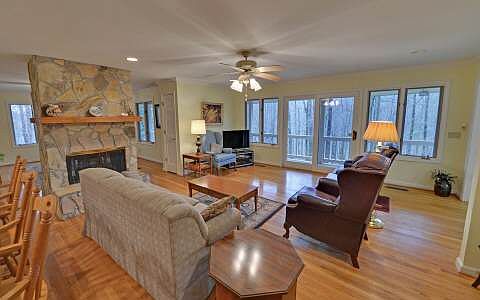 3rd image of 423 White Oak Dr