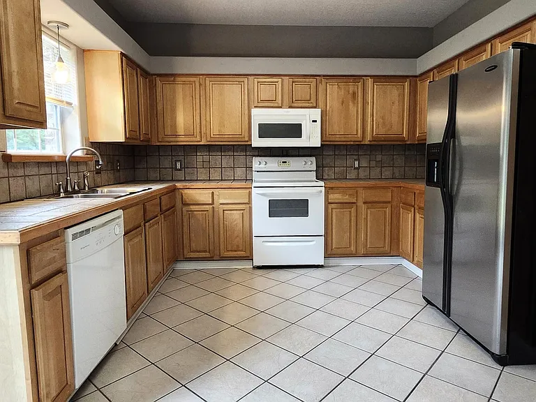 3254 Stonegate Cir — Photo 5