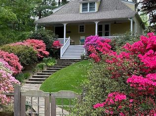 11122 Rokeby Ave, Garrett Park, MD 20896