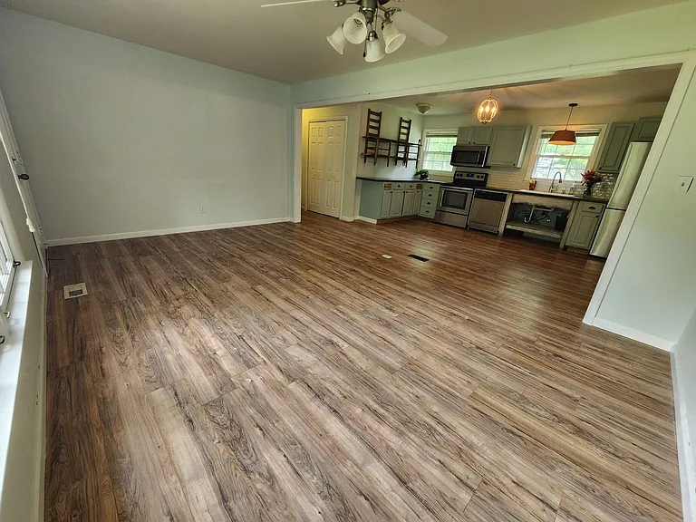 702 Meade Dr — Photo 5
