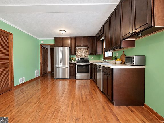 3rd image of 115 Price Dr