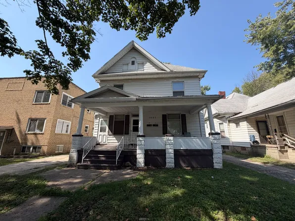 1527 N Main
