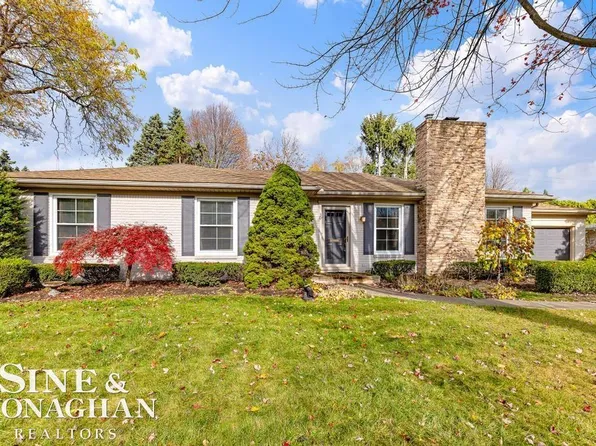 30 Briarcliff Pl, Grosse Pointe Shores, MI 48236