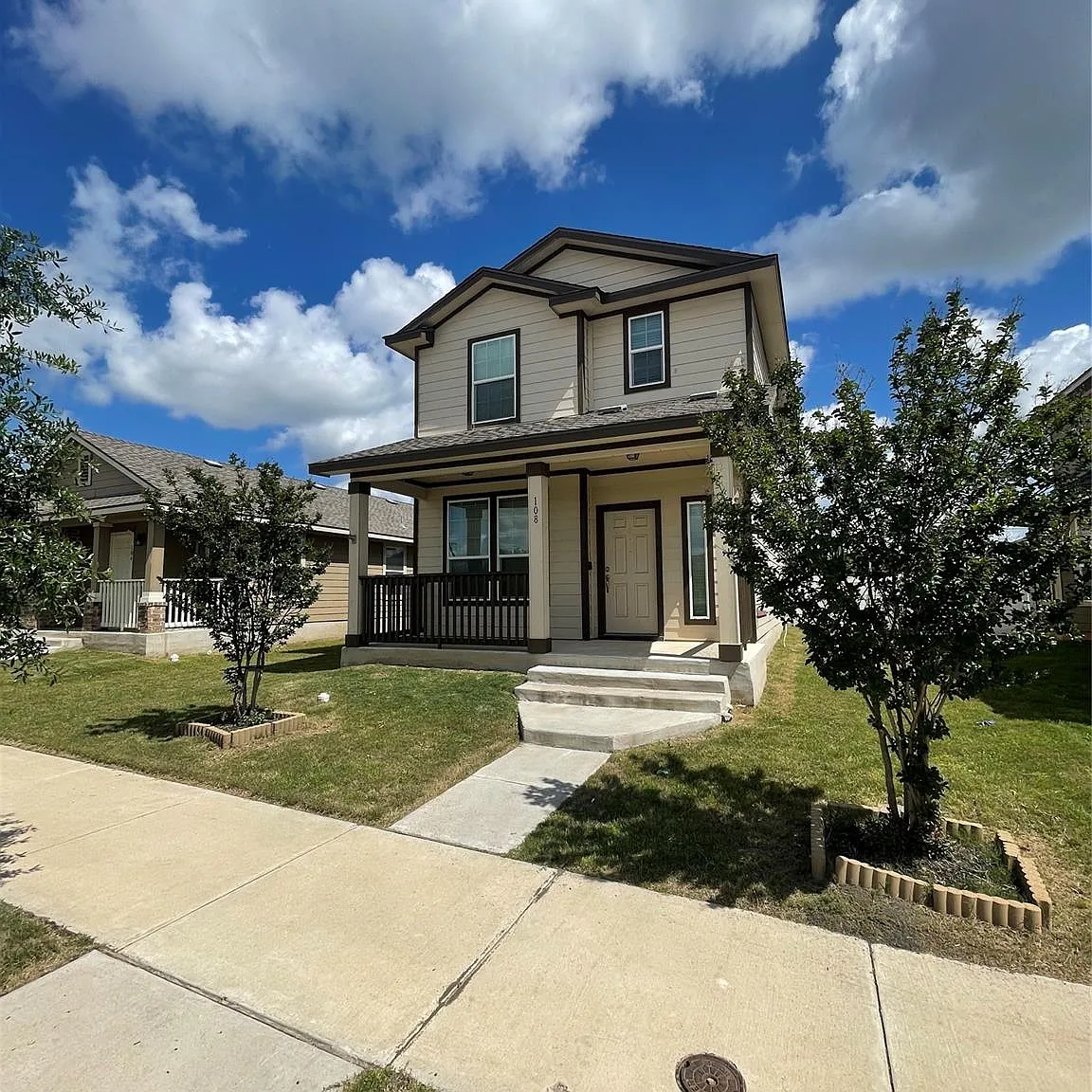 3 bed, 2.5 bath, 1324 sqft, $1,900 — Photo 2