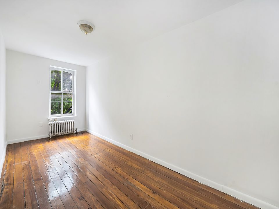 1st image of 32 Joralemon St Unit E149