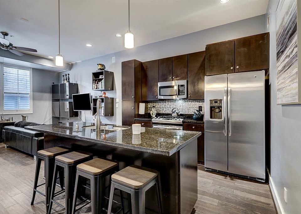 1st image of 510 Lovett Blvd APT 210
