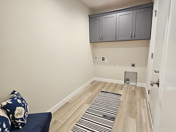 3rd image of 111 Cayuse Ct