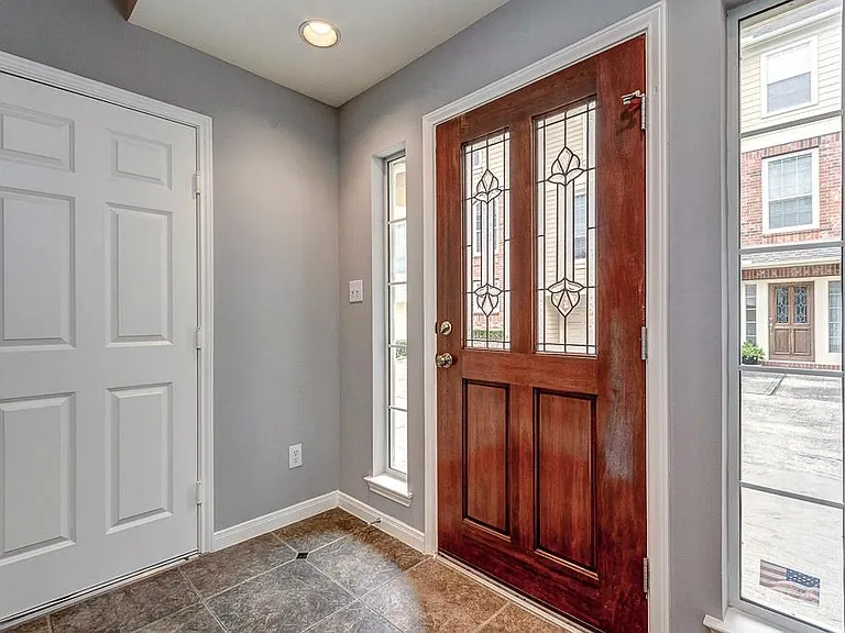 2649 Helena St — Photo 3