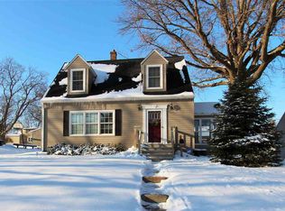 210 Sunset Rd, Waterloo, IA 50701