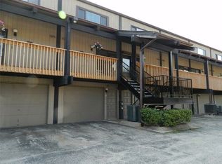 1755 Rand Rd APT 10, Des Plaines, IL 60016