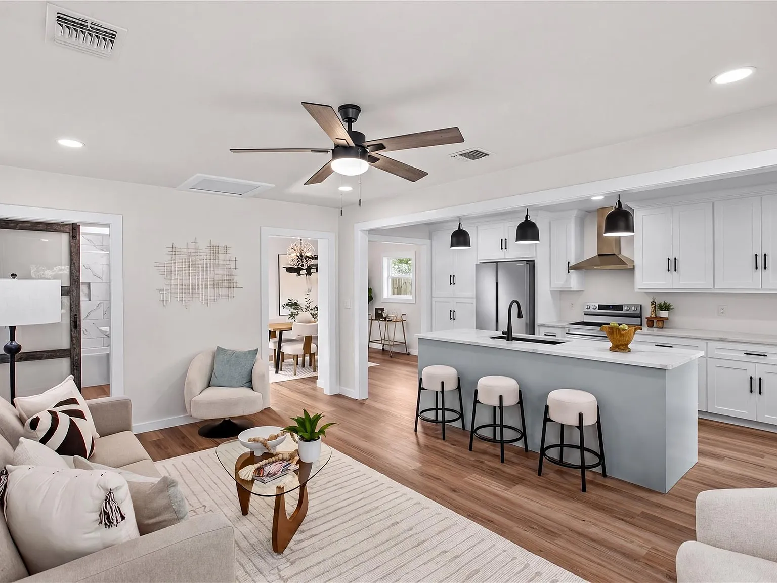 4 bed, 3.0 bath, 1918 sqft, $2,600 — Photo 4
