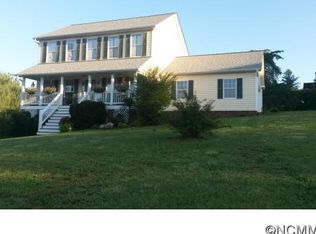 2 Hampton Dr, Weaverville, NC 28787