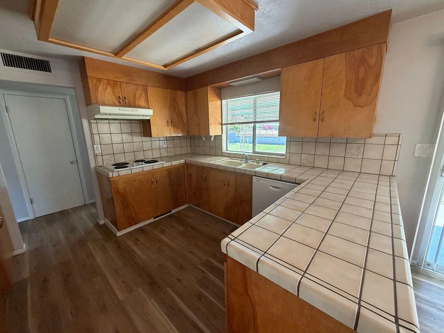 2 bed w/large bonus room/2 ba house in country - N. Yuba City — Photo 4