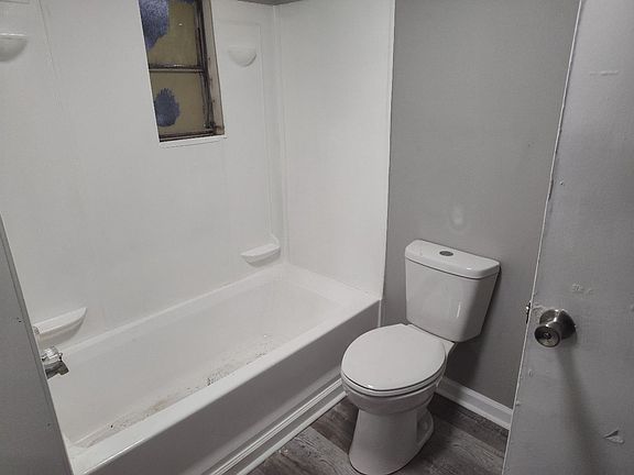 5th image of 503 S Humbolt Ave #9