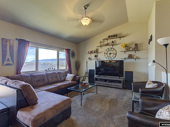 4th image of 1041 River Heights Dr