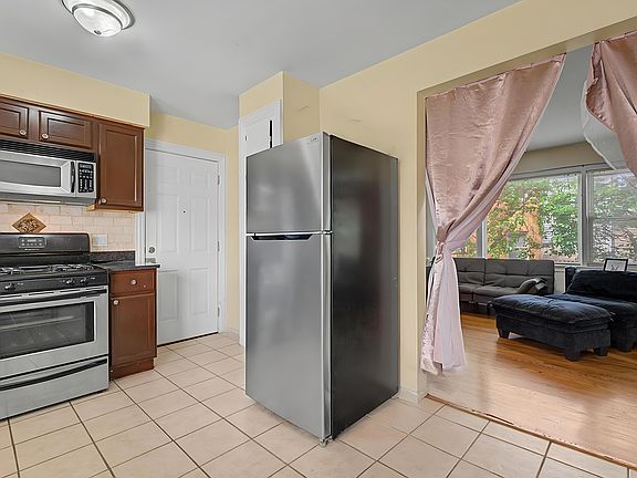 5th image of 2111 N 75th Ave APT 1E