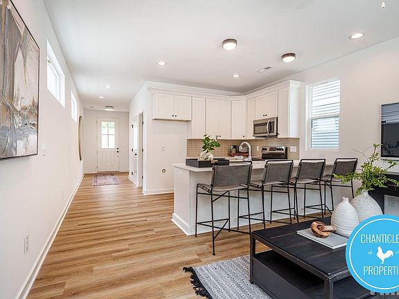5th image of 318 Spring St