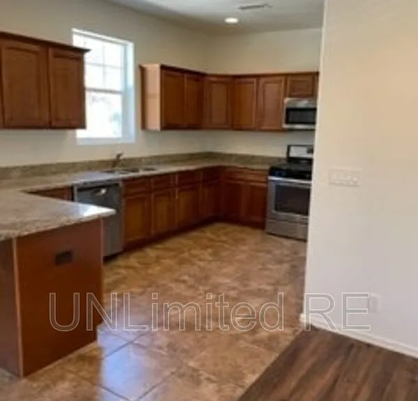 2443 W Pikes Peak Dr — Photo 3