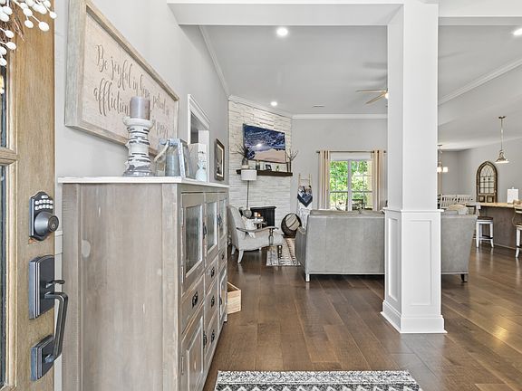 5th image of 105 Beechcrest Ct