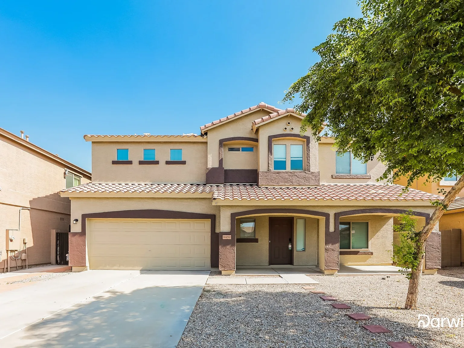 5 bed, 2.5 bath, 3166 sqft, $2,400 — Photo 1