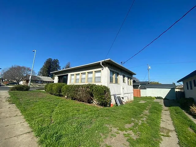 102 Broadway St — Photo 34