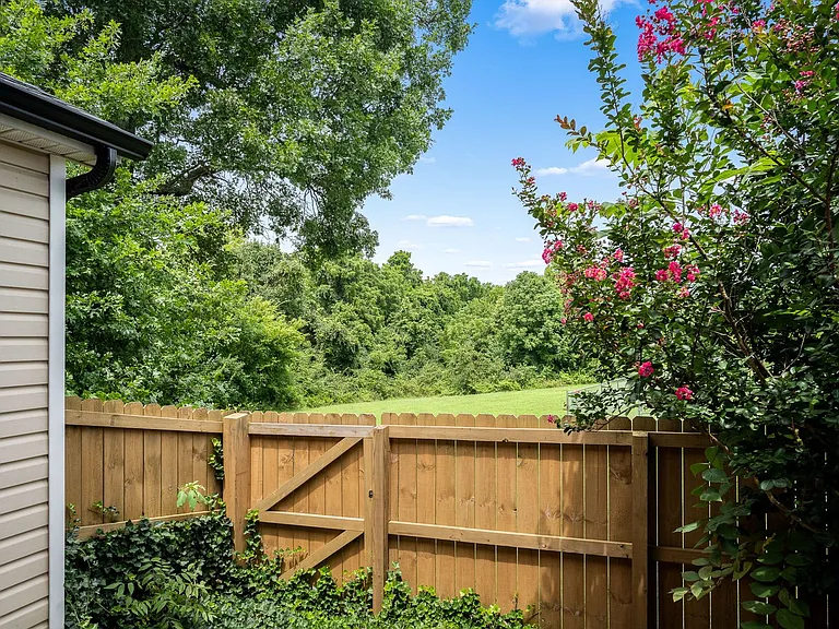 340 Stewarts Landing Cir — Photo 25