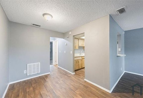 4th image of 1132 Auburn St APT 203