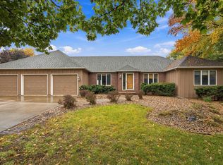 2 S Elkjer Cir, Sioux Falls, SD 57103