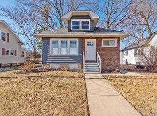 318 Richards St, Geneva, IL 60134