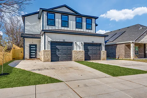 835 Stamps Ave Photo 1