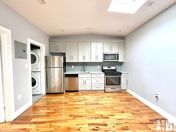 2nd image of 195 Halsey St Floor 2