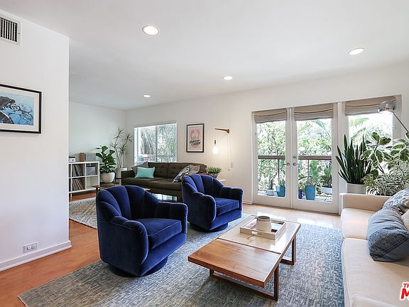 3rd image of 330 S Barrington Ave APT 310