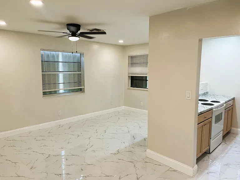 6144 SW 35th St #3 — Photo 8