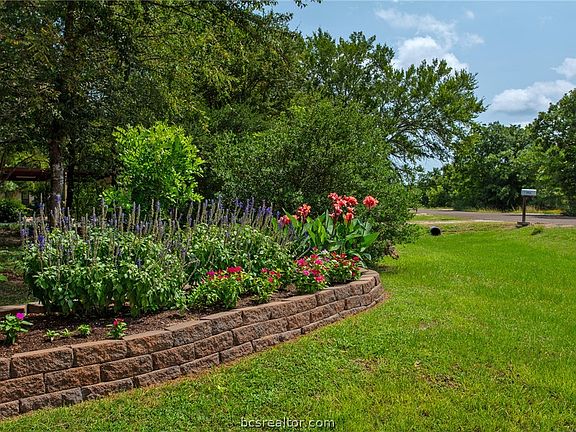 5th image of 1511 Bluebonnet Dr