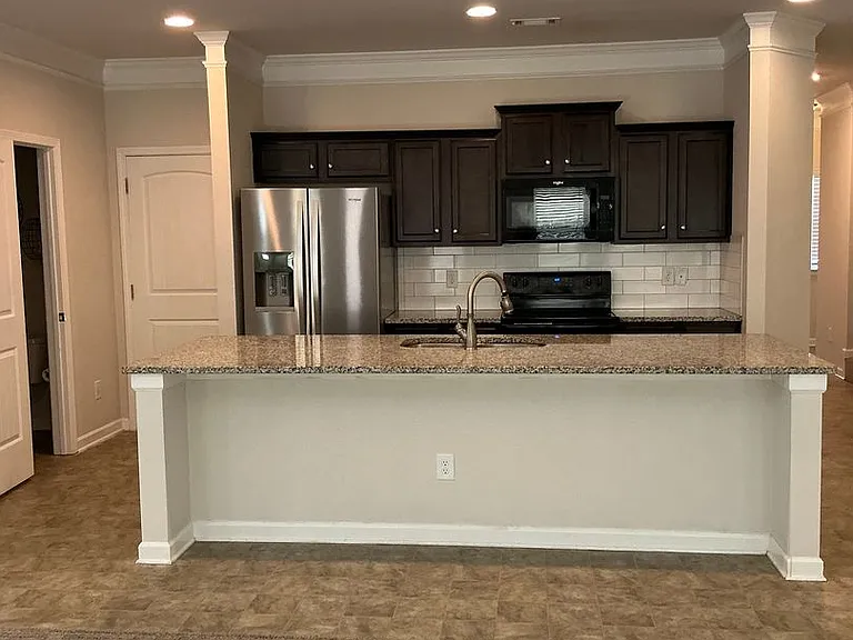 1256 Towne Square Ct — Photo 5